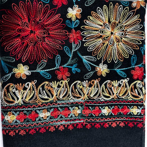 Baby Alpaca Shawl / Wrap in Black with Multicolor Embroidery – Made in Peru  New - Picture 13 of 14